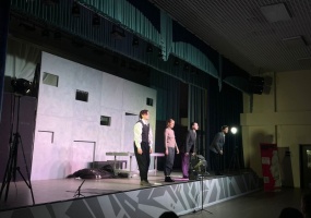 Спектакль «Шинель» показали в школах Новосибирска